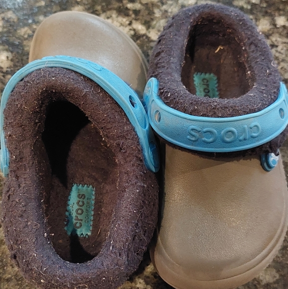 LINED Crocs - Picture 2 of 3